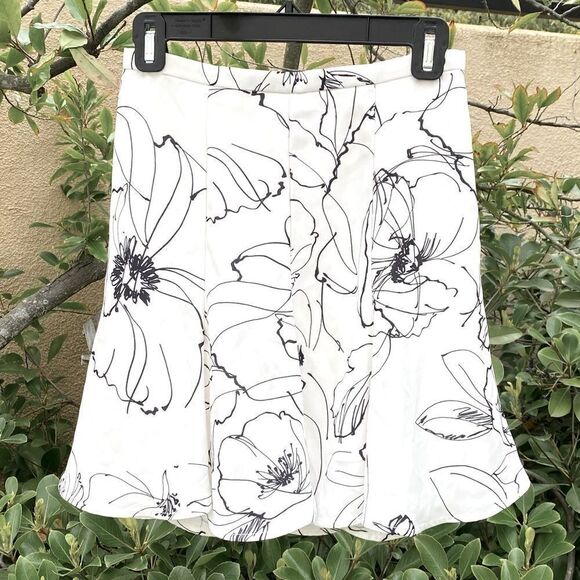 Free People Keepsake Skirt White w/Black Floral Pattern. Size Small. EUC - Picture 1 of 4